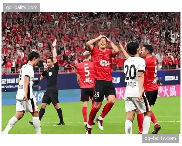 拜仁战术执行到位，边路突破传中制造多次威胁机会